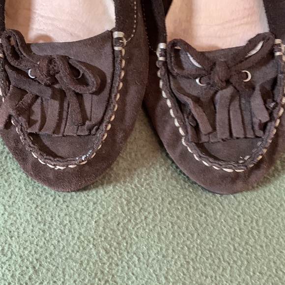 Eddie Bauer brown leather slip-on shoes. Size 8 - Picture 4 of 5